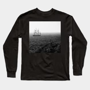 Le Belem devant Saint-Mathieu Long Sleeve T-Shirt